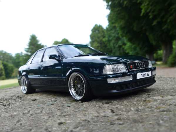 1:18 Audi S2 (B3) Limousine Baujahr 1993 Emerald-Green inkl. OVP